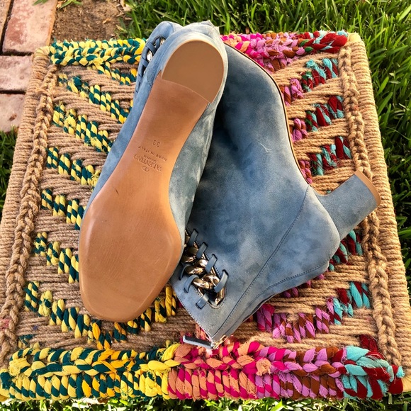 ❤️SOLD❤️ Valentino blue & gold chain boots - Picture 4 of 4